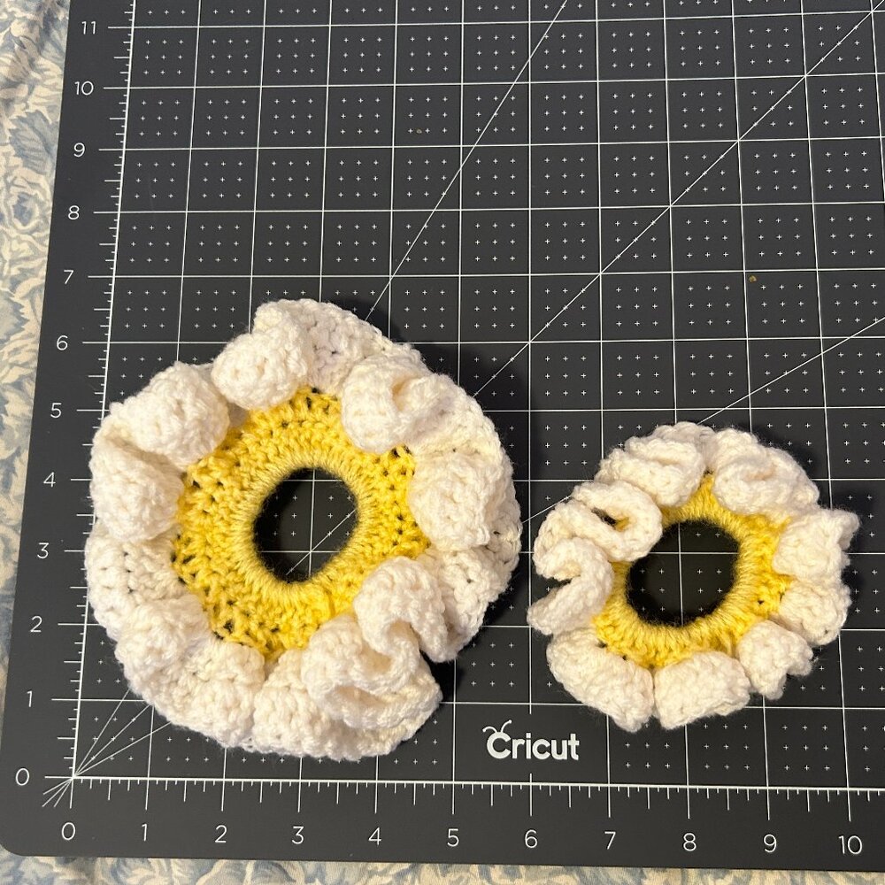 New Handmade Crochet RUFFLE Scrunchies Oversized Hair Ties DAISY Flower Set of 2